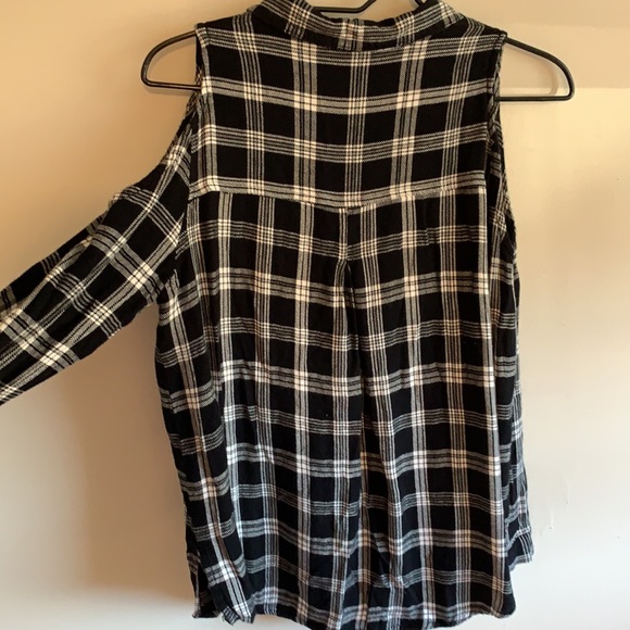 Velvet Heart shoulder Cut out Button Up - Picture 4 of 4